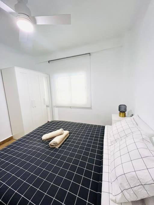 New Spacious And Cozy Apartment - Малага Экстерьер фото