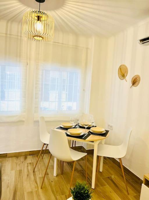 New Spacious And Cozy Apartment - Малага Экстерьер фото