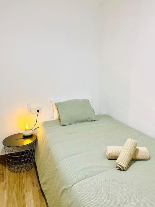 New Spacious And Cozy Apartment - Малага Экстерьер фото